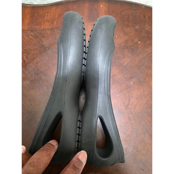 Crocs Women's Black Flats Sandals Size 8 Slip-On Lightweight Comfortable Casual - Picture 5 of 8